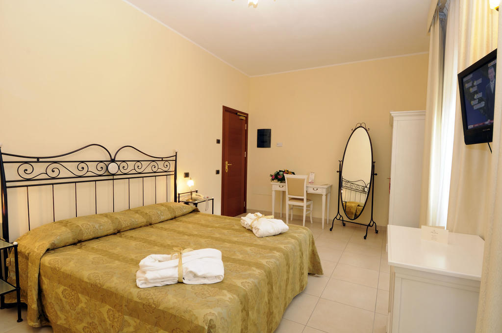 Hotel Villa Fiorita Giulianova Room photo